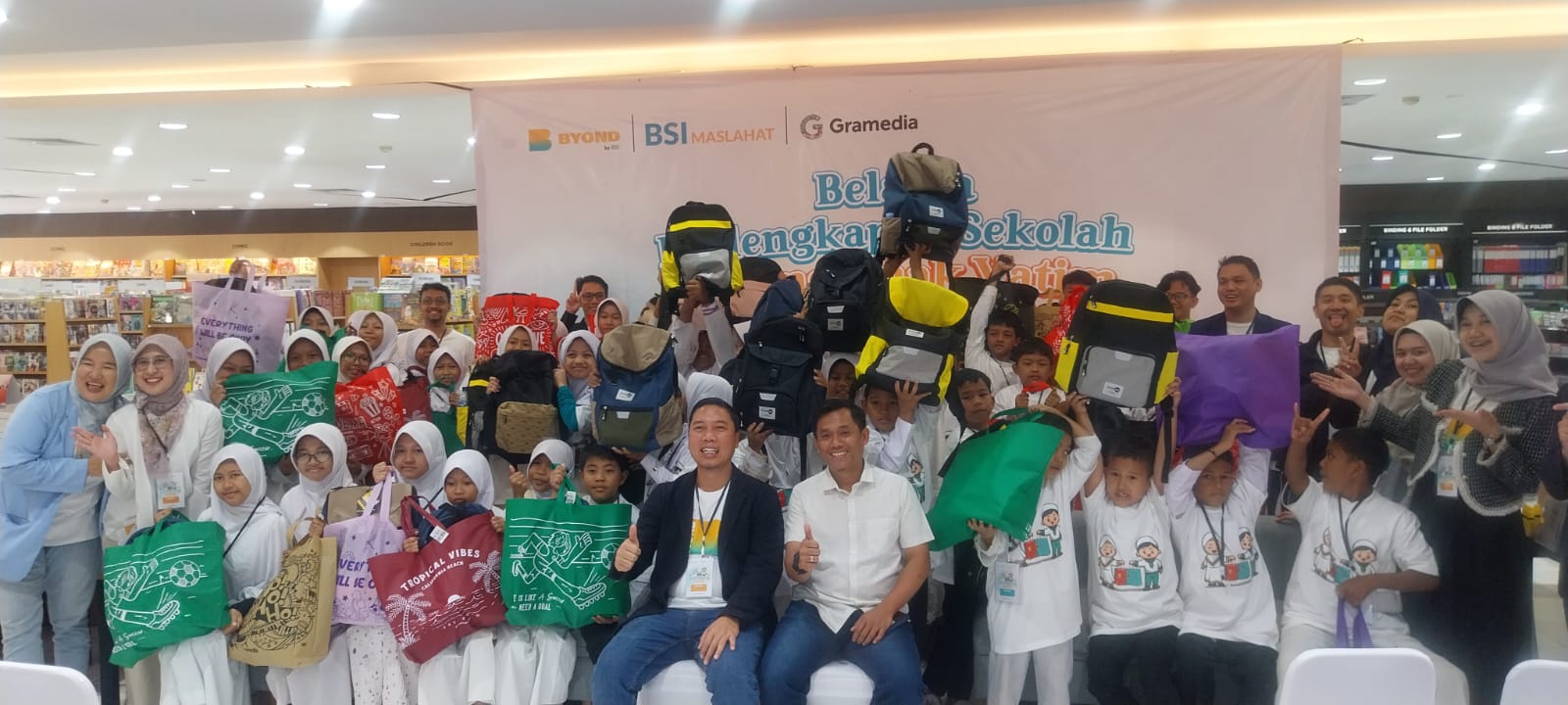 Belanja Perlengkapan Sekolah untuk 50 Yatim