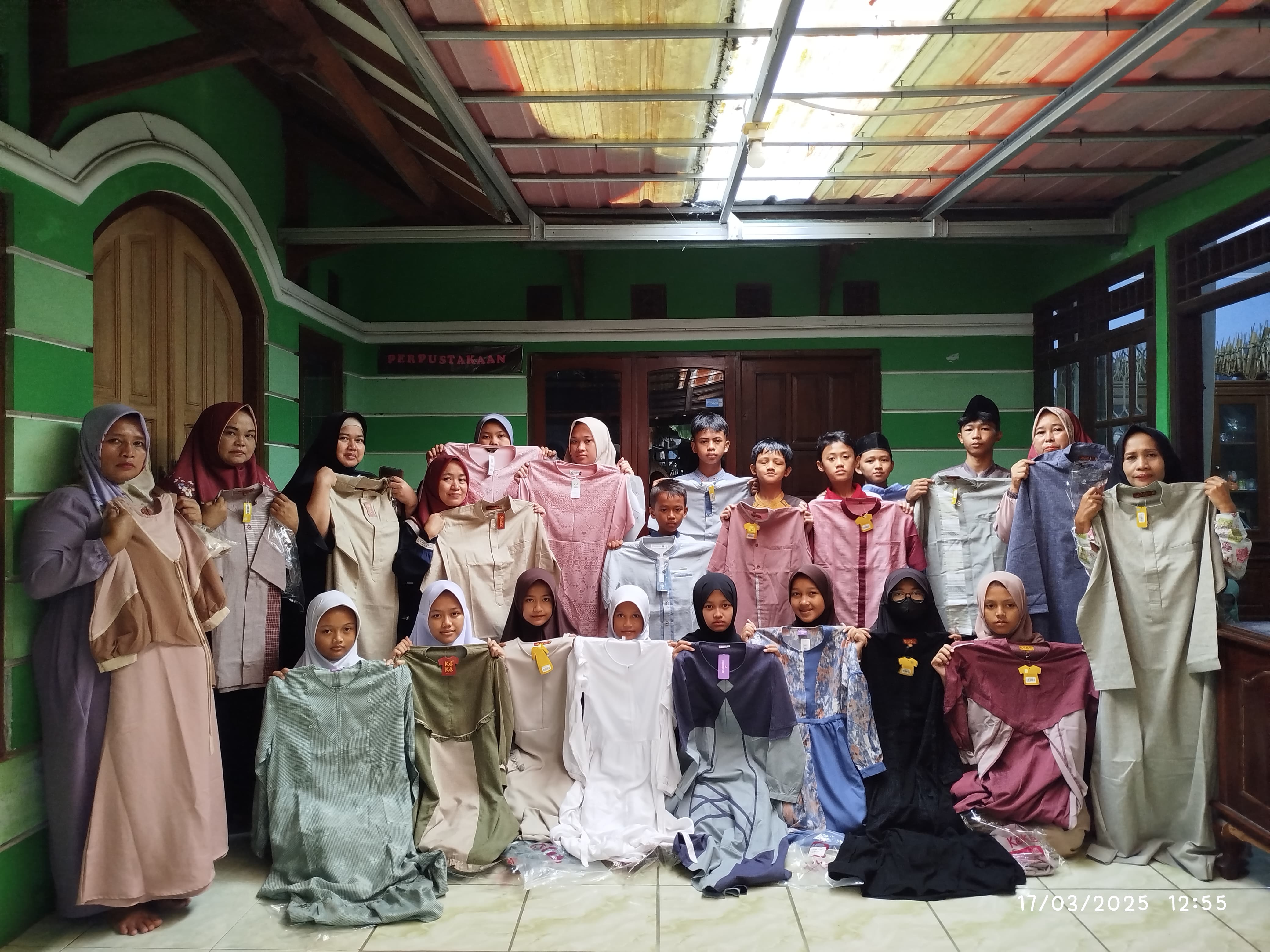 Penyaluran Baju Lebaran Yatim Kolaborasi Dengan Givelight Foundation