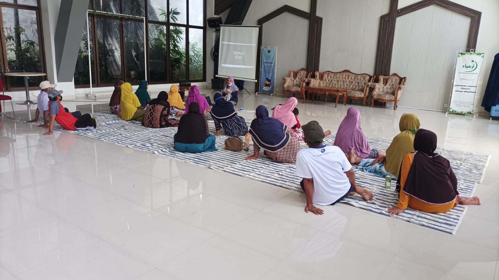 Penyuluhan kesehatan gigi, cek gula darah, dan senam untuk lansia bersama dengan Dompet Dhuafa