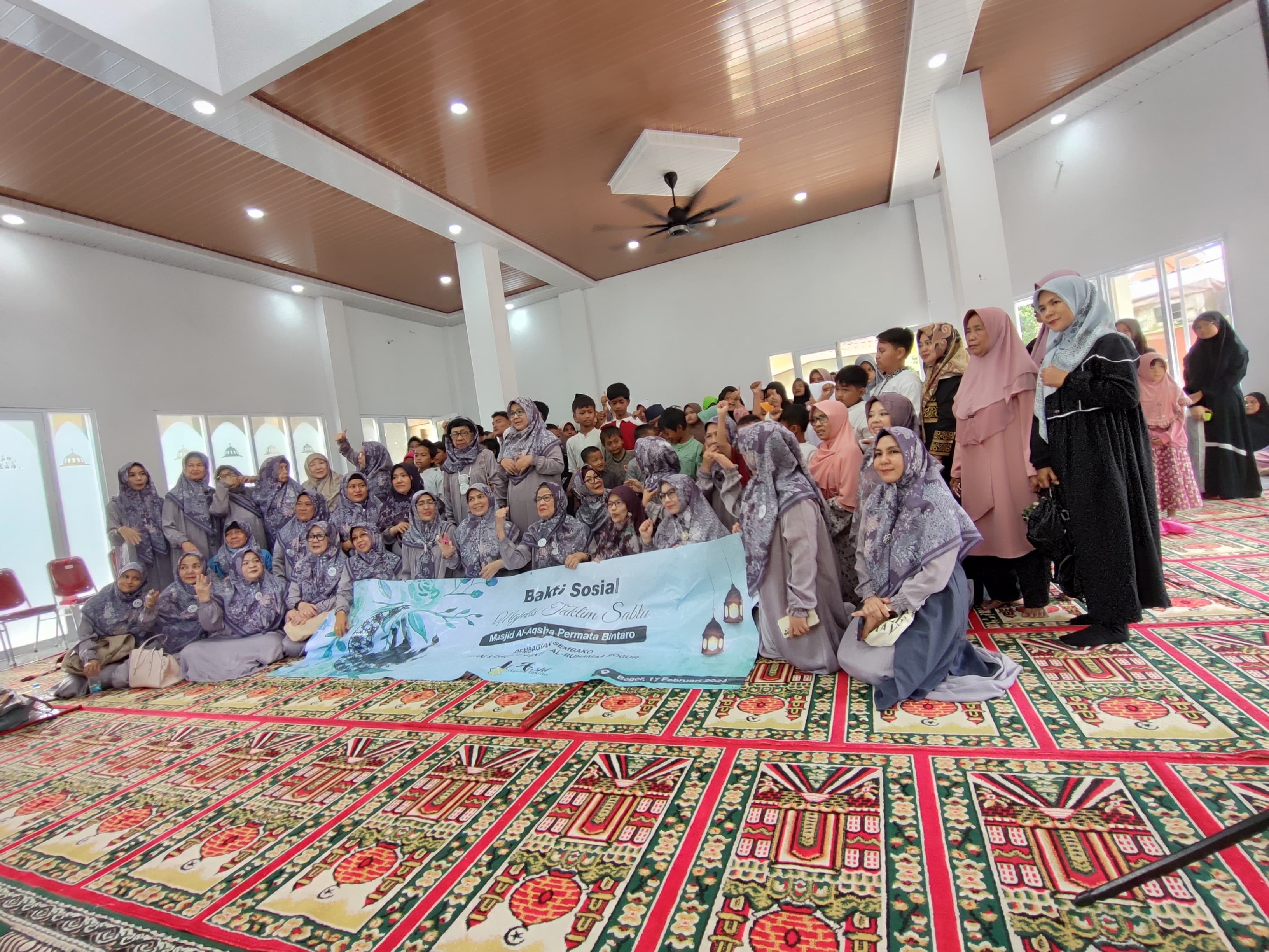 BAKTI SOSIAL SEBANYAK 100 PAKET SEMBAKO UNTUK YATIM DAN DHUAFA