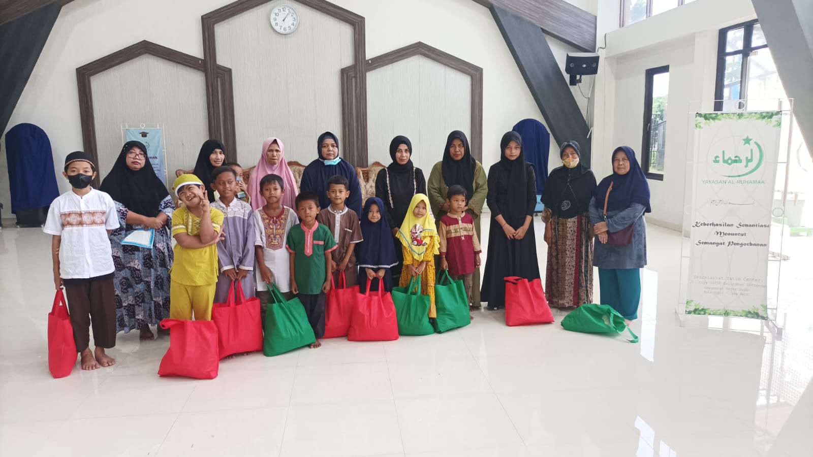 Penyaluran 50 Paket Sembako